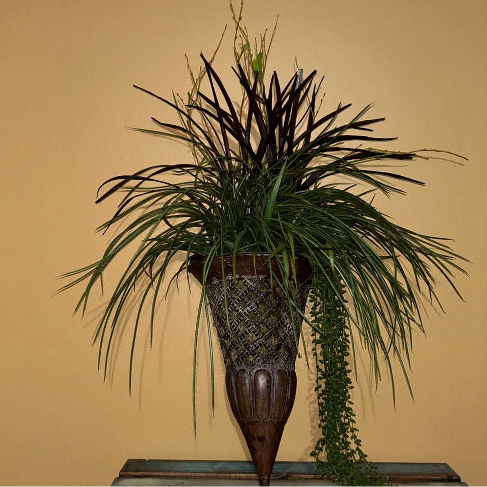 Floral Wall Sconce in Metal Wall Planter (1)B